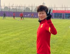 中国女足教练是谁