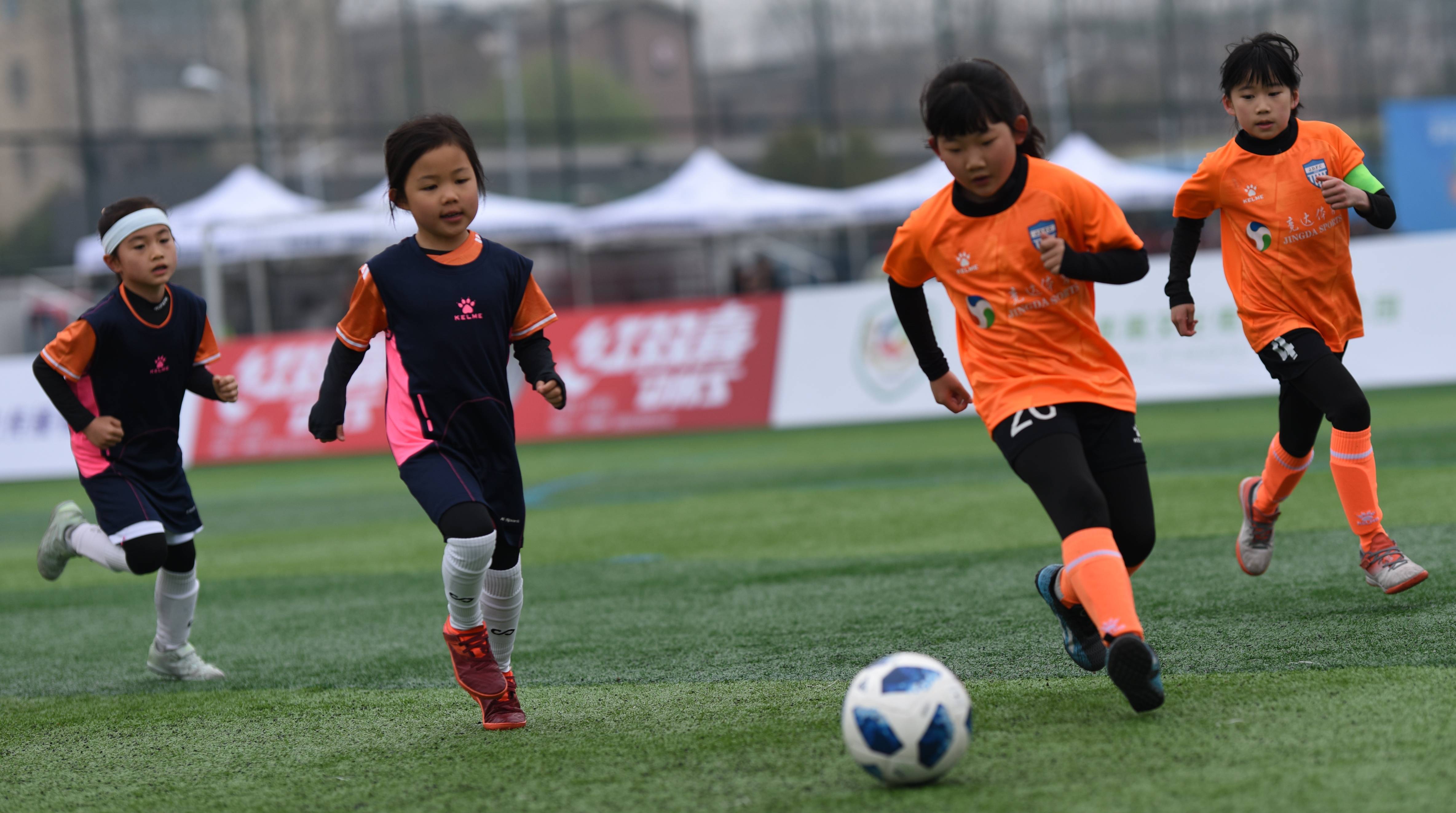 “快乐共享，绿茵梦想”，第五届上海市青少年足球俱乐部联赛开幕